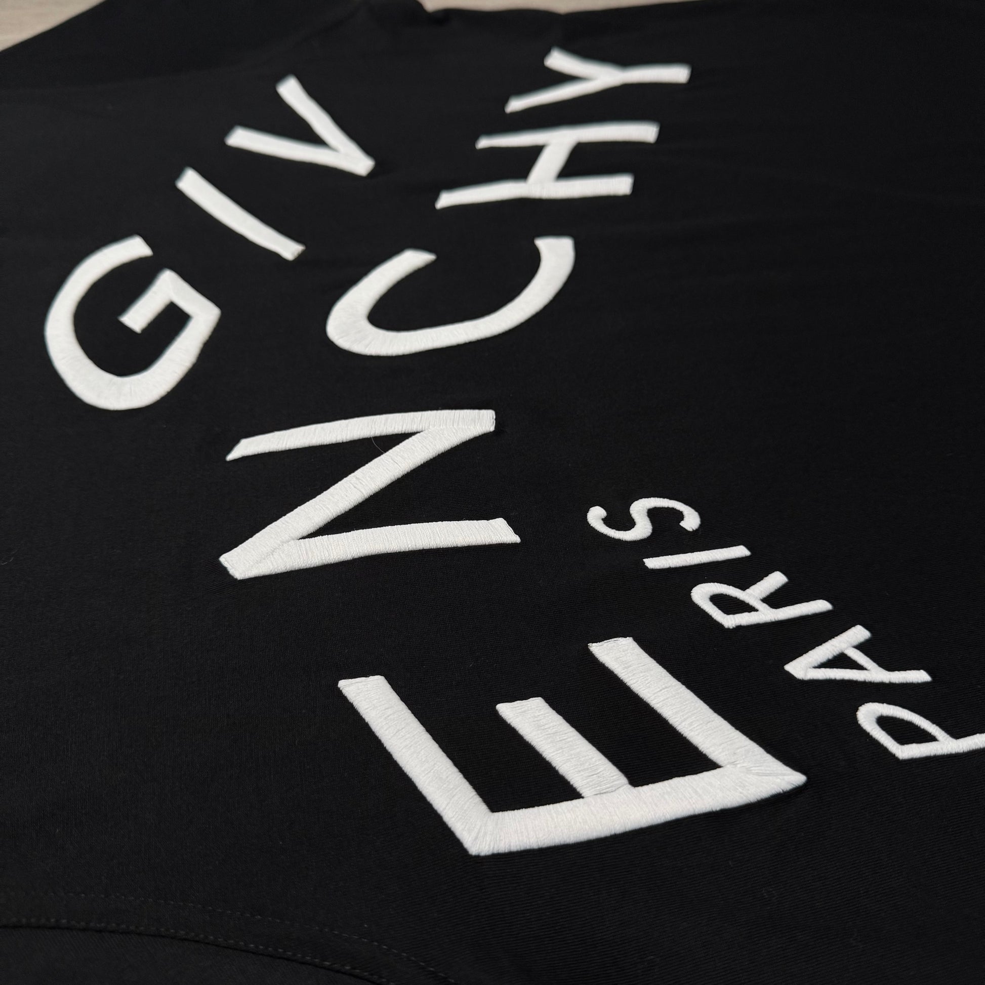 Givenchy Refracted Logo T-Shirt - Black/White